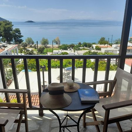 Lilian Beachfront Apartments Neo Klima Bagian luar foto