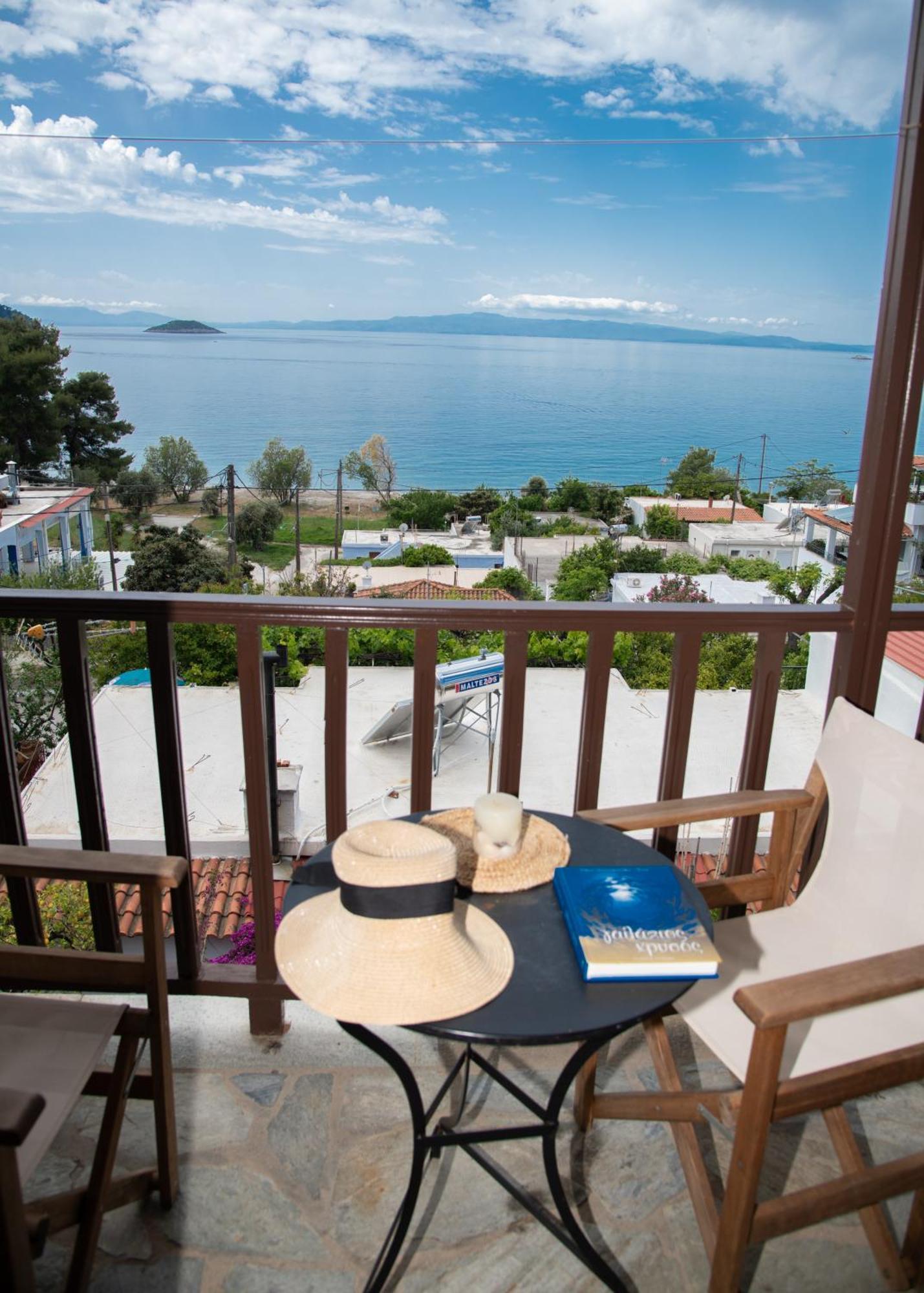Lilian Beachfront Apartments Neo Klima Bagian luar foto