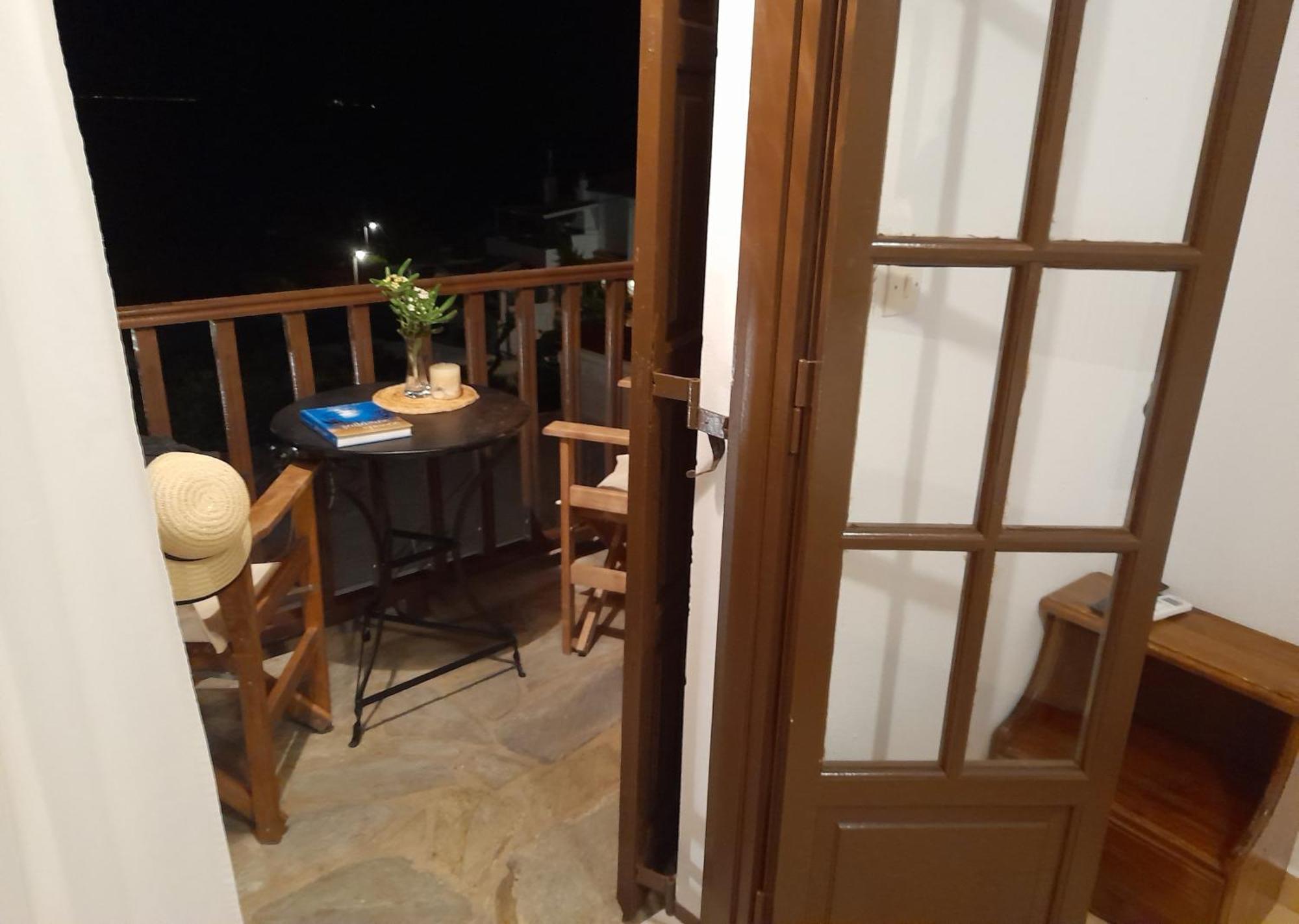 Lilian Beachfront Apartments Neo Klima Bagian luar foto