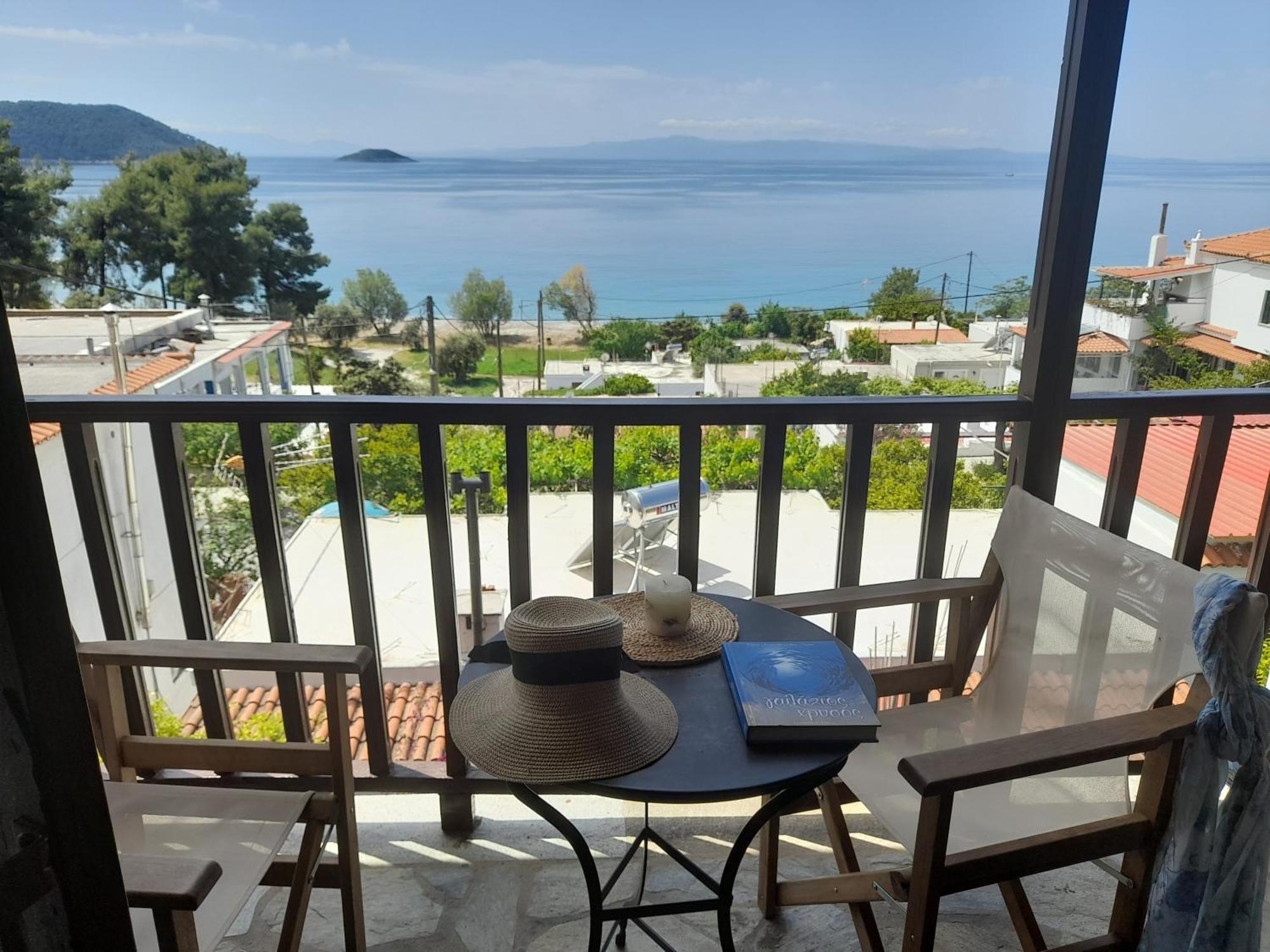 Lilian Beachfront Apartments Neo Klima Bagian luar foto