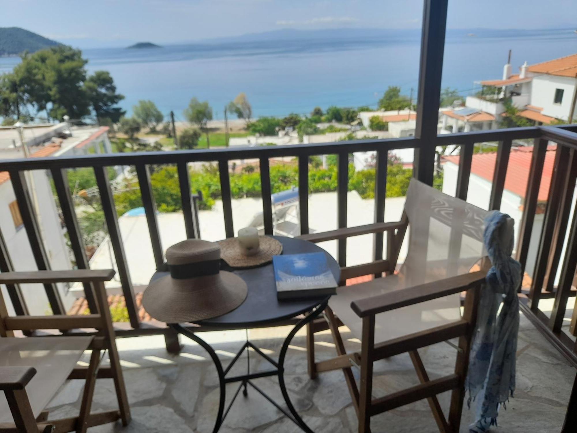 Lilian Beachfront Apartments Neo Klima Bagian luar foto