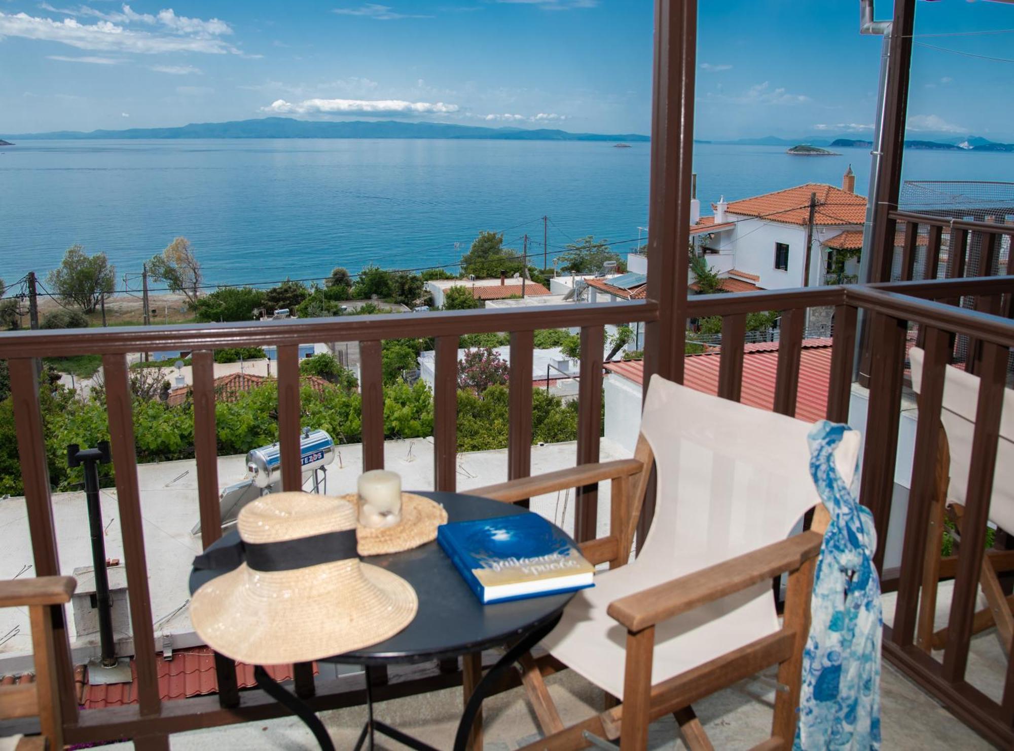 Lilian Beachfront Apartments Neo Klima Bagian luar foto