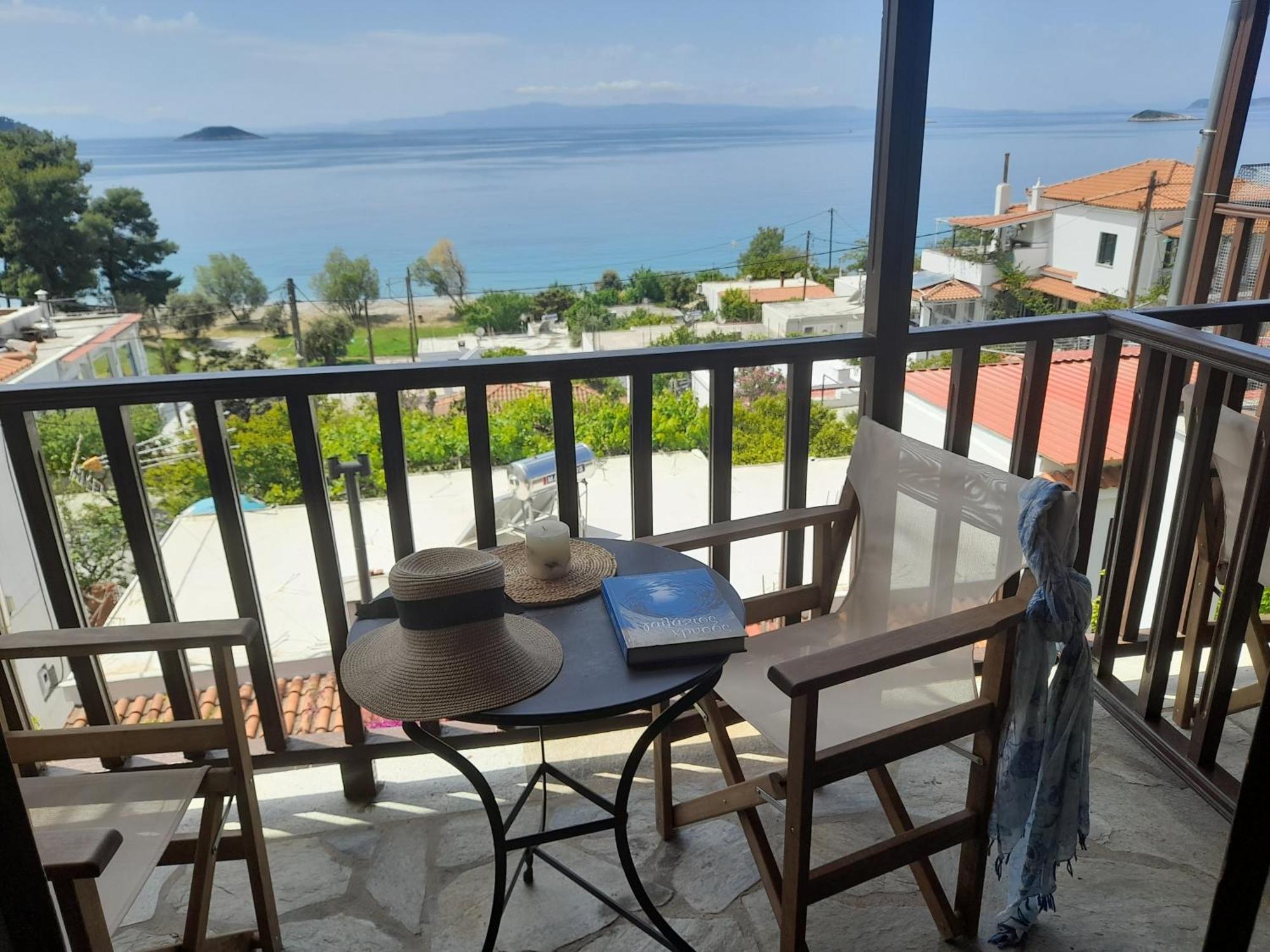 Lilian Beachfront Apartments Neo Klima Bagian luar foto