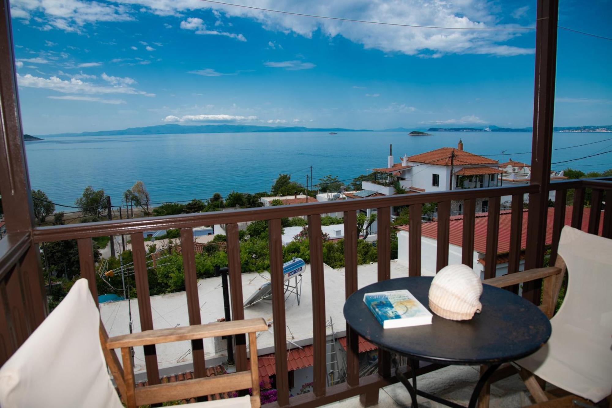Lilian Beachfront Apartments Neo Klima Bagian luar foto