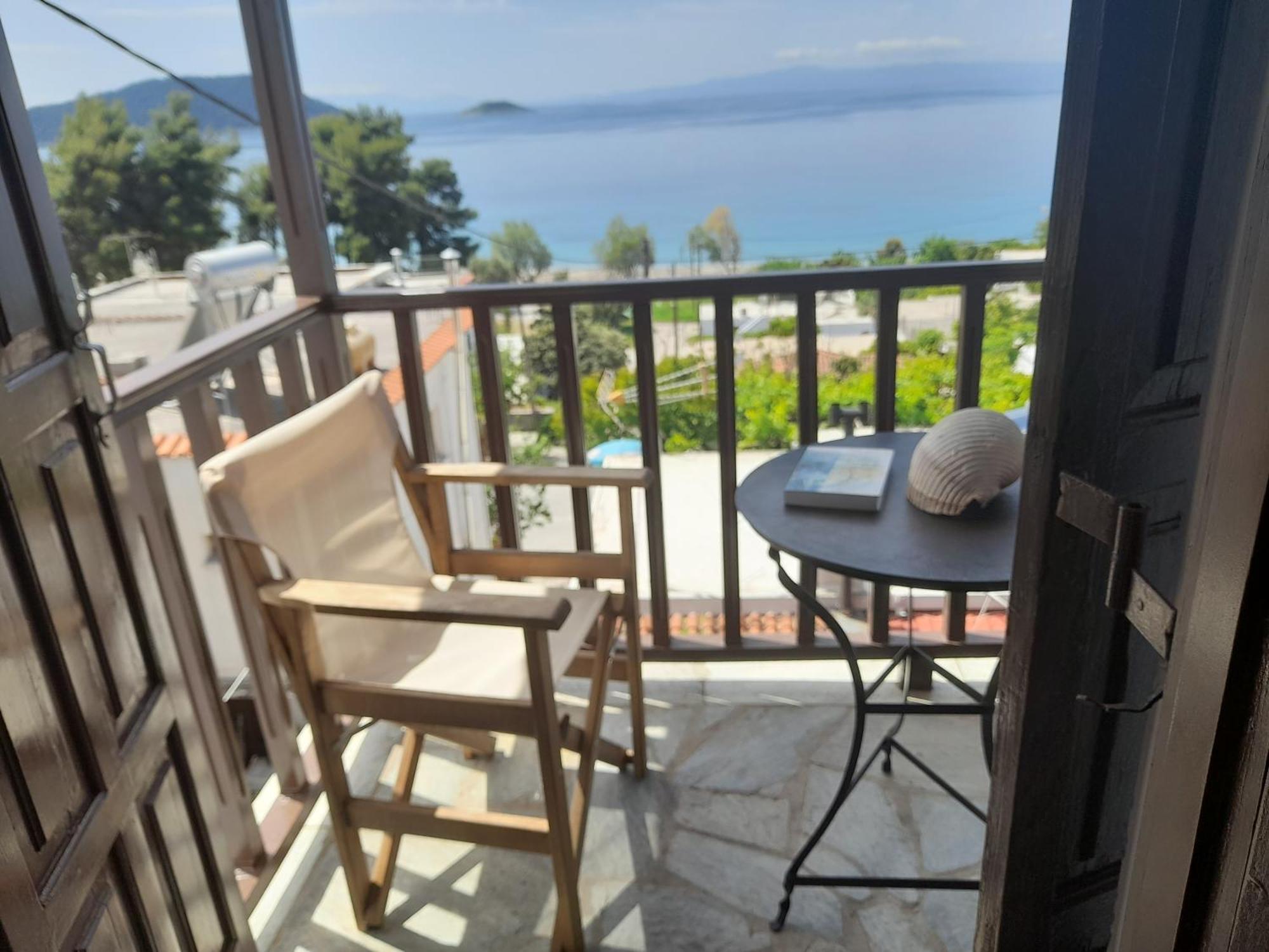 Lilian Beachfront Apartments Neo Klima Bagian luar foto