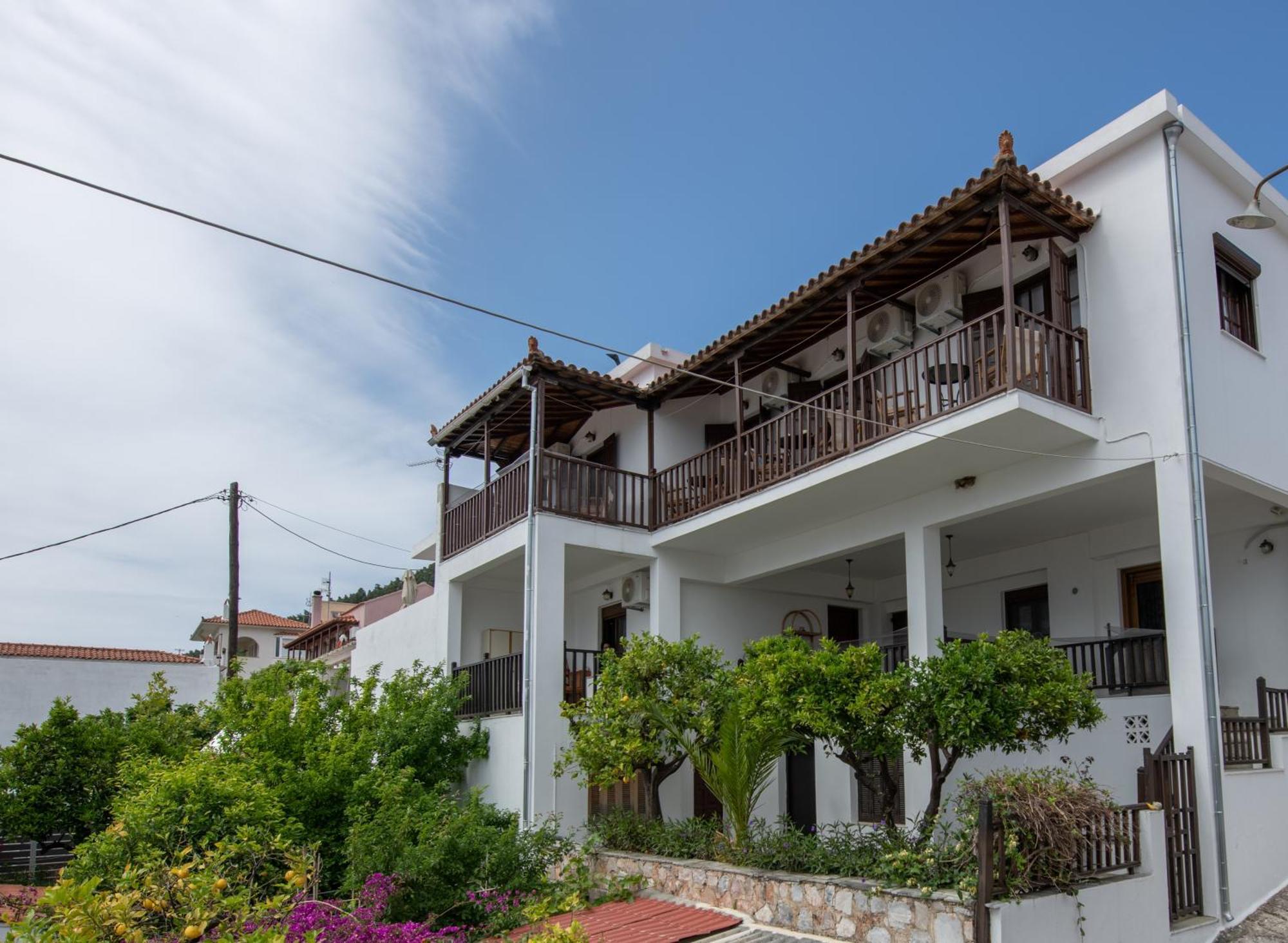 Lilian Beachfront Apartments Neo Klima Bagian luar foto