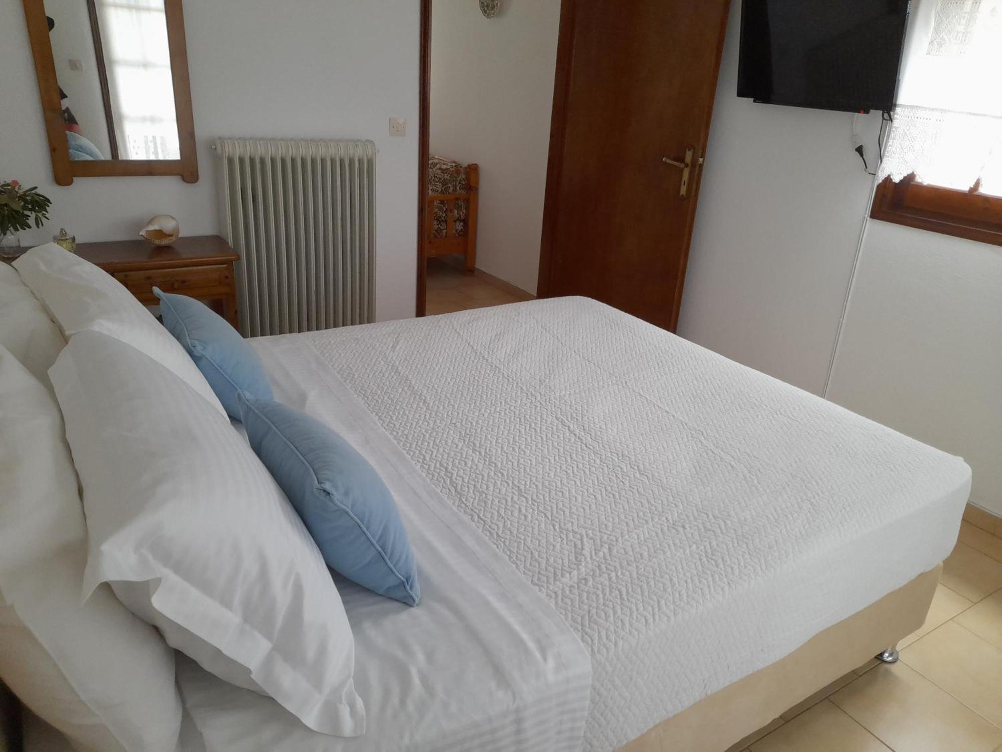 Lilian Beachfront Apartments Neo Klima Bagian luar foto