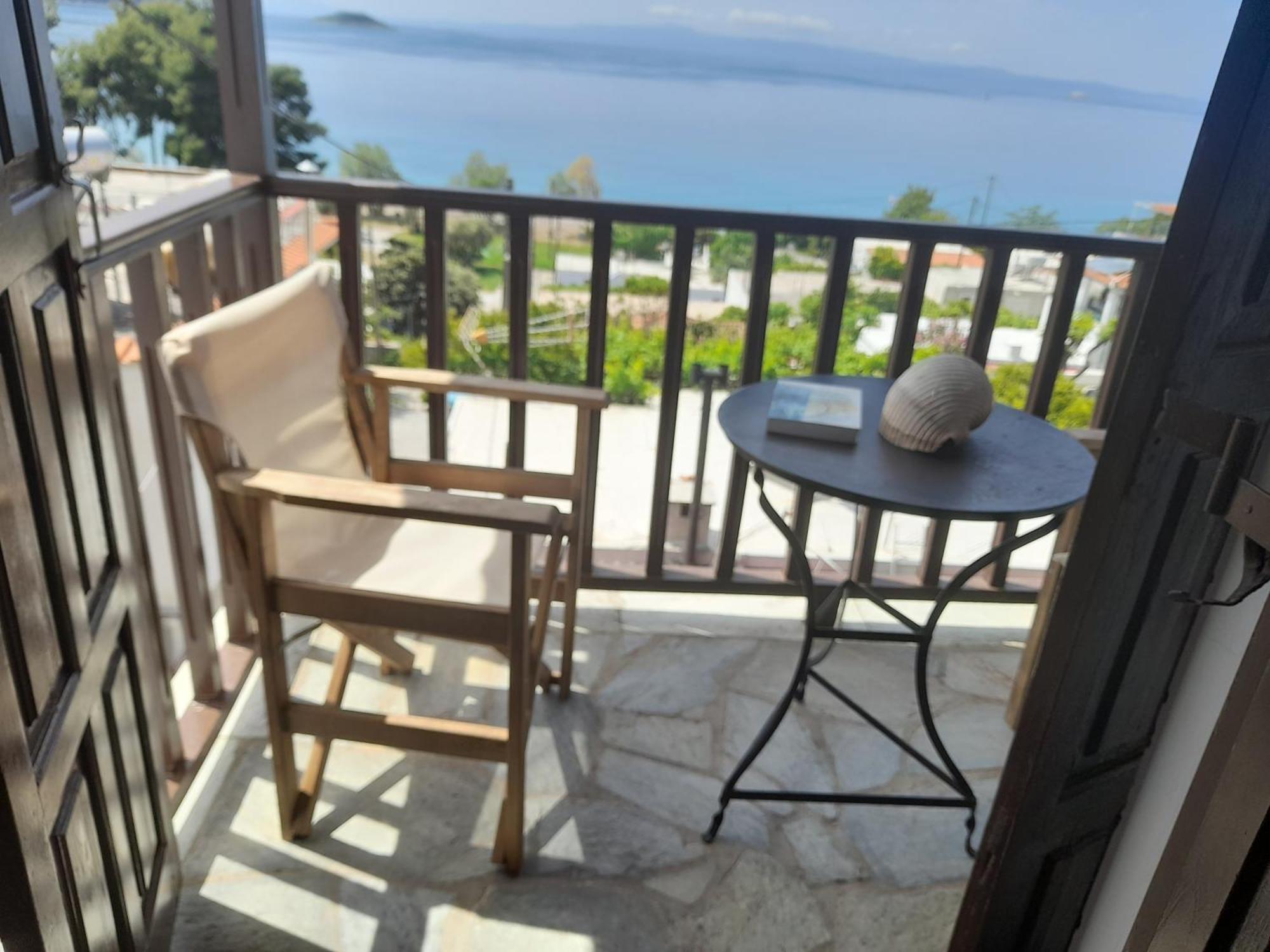 Lilian Beachfront Apartments Neo Klima Bagian luar foto
