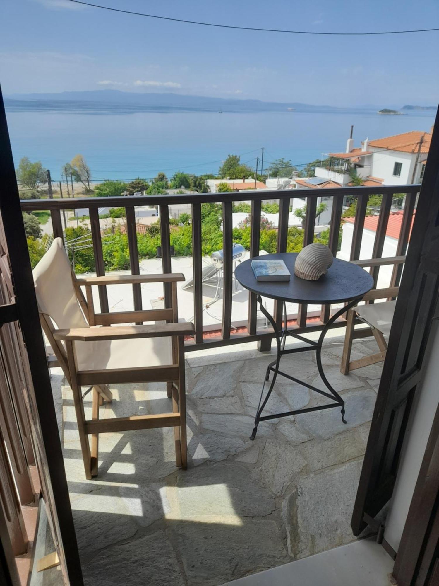 Lilian Beachfront Apartments Neo Klima Bagian luar foto