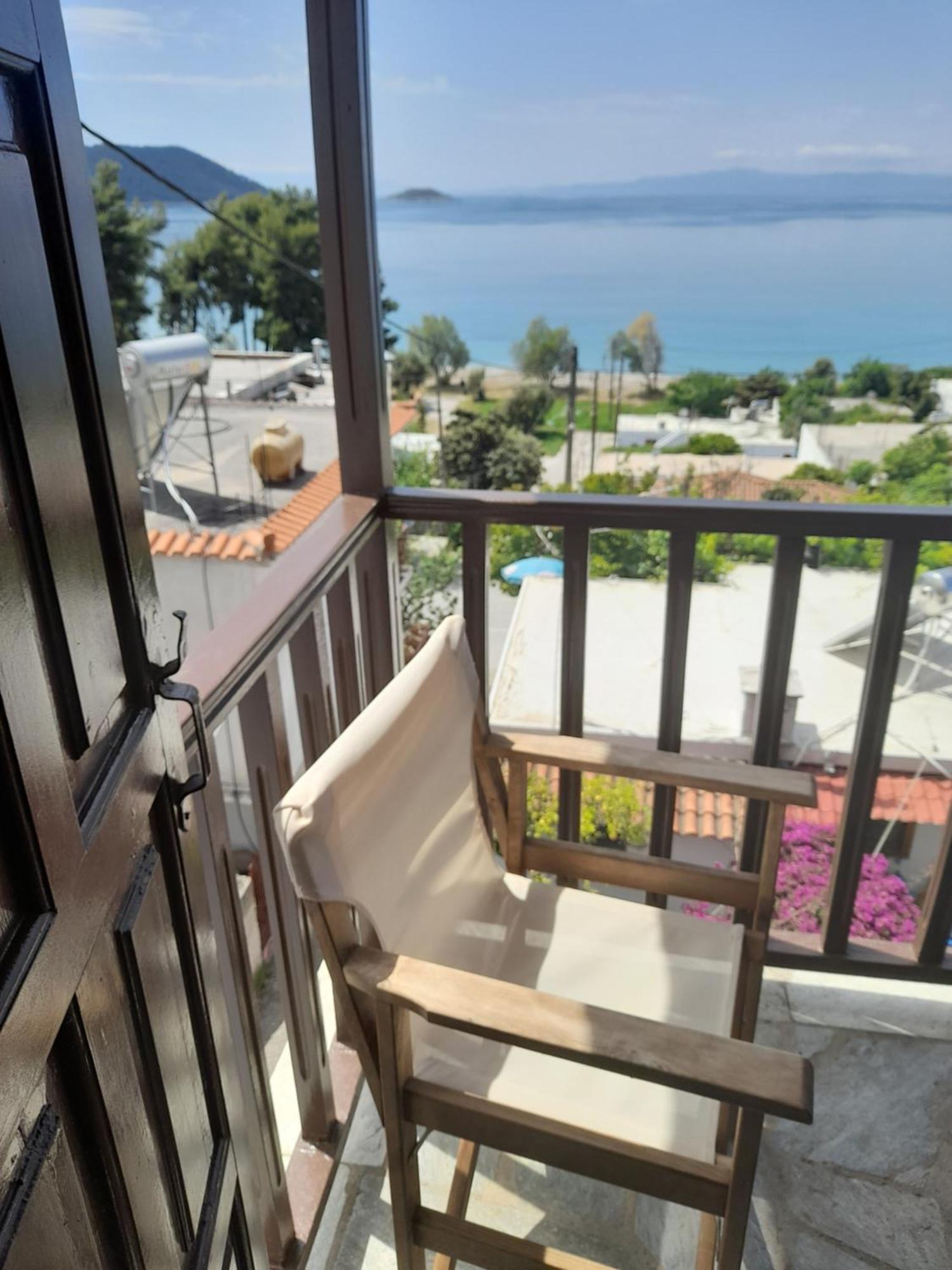 Lilian Beachfront Apartments Neo Klima Bagian luar foto