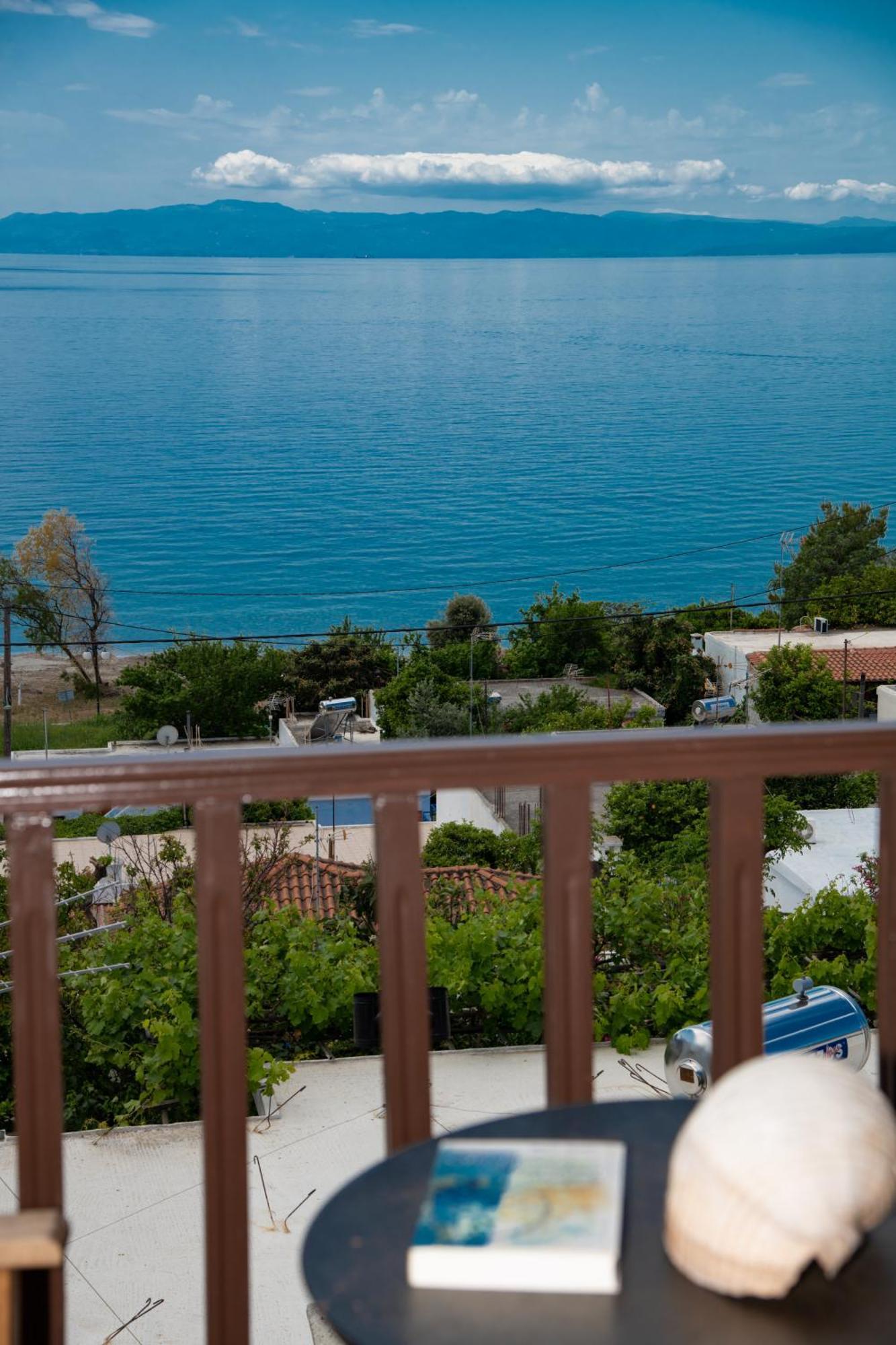 Lilian Beachfront Apartments Neo Klima Bagian luar foto