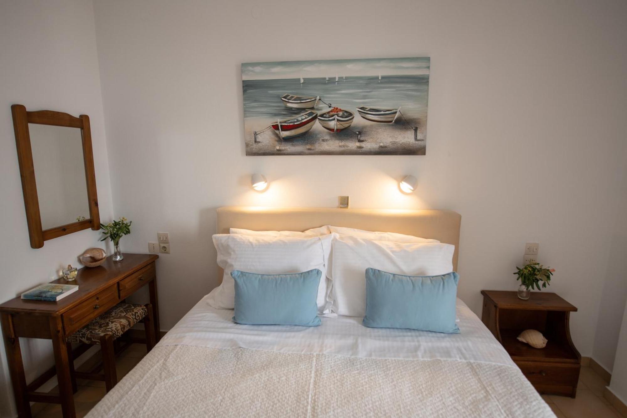 Lilian Beachfront Apartments Neo Klima Bagian luar foto