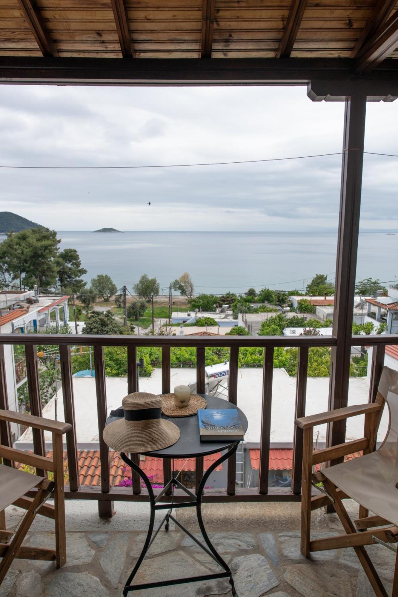 Lilian Beachfront Apartments Neo Klima Bagian luar foto