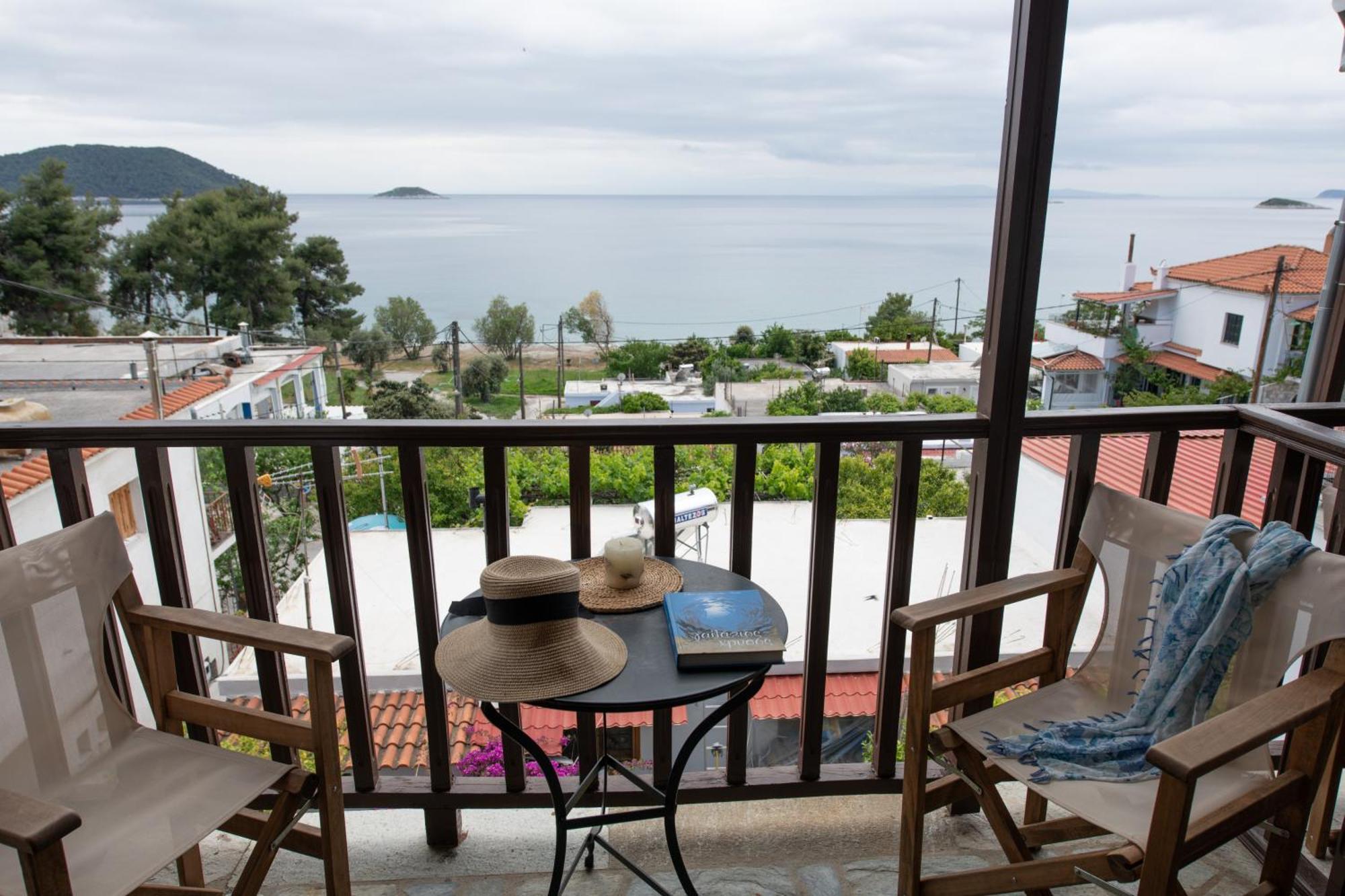 Lilian Beachfront Apartments Neo Klima Bagian luar foto