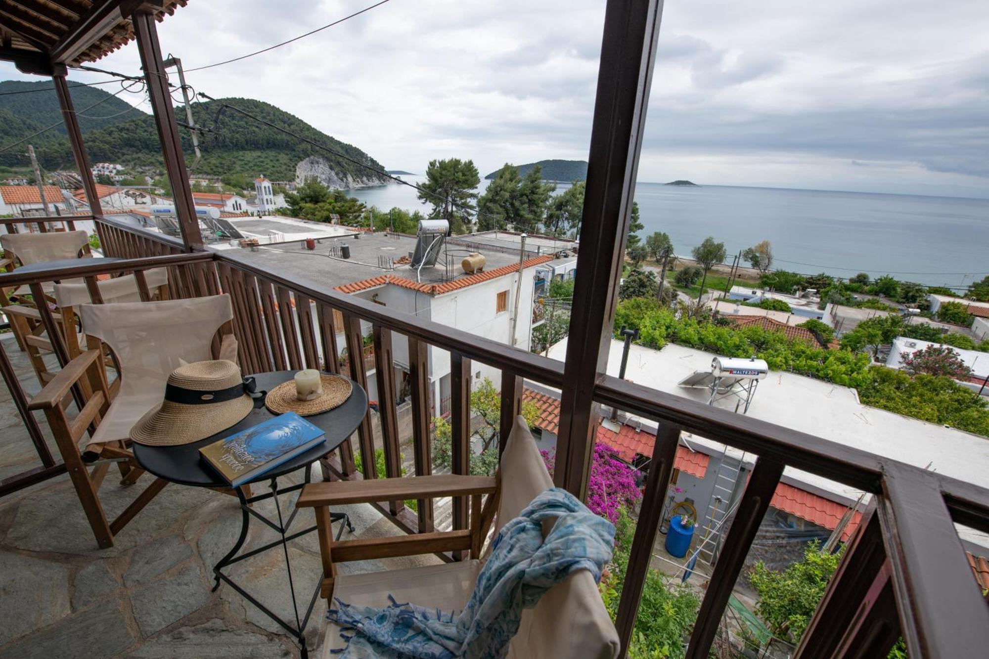 Lilian Beachfront Apartments Neo Klima Bagian luar foto